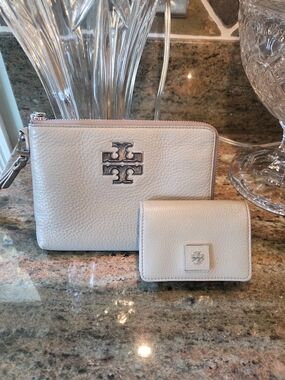 Tory Burch Britten Taupe Pebbled Leather Wristlet and Wallett Set
